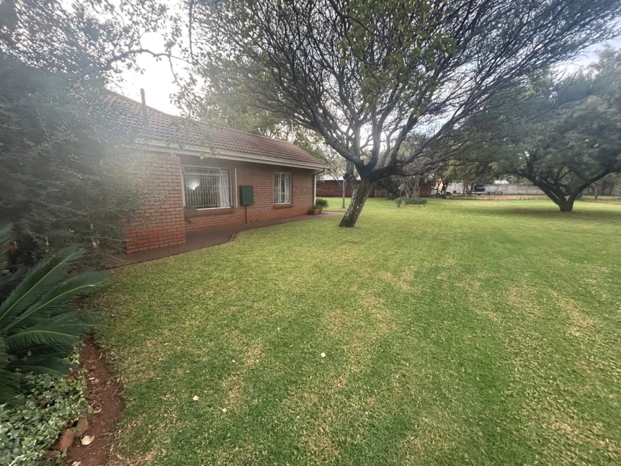4 Bedroom Property for Sale in Hartbeesfontein AH North West